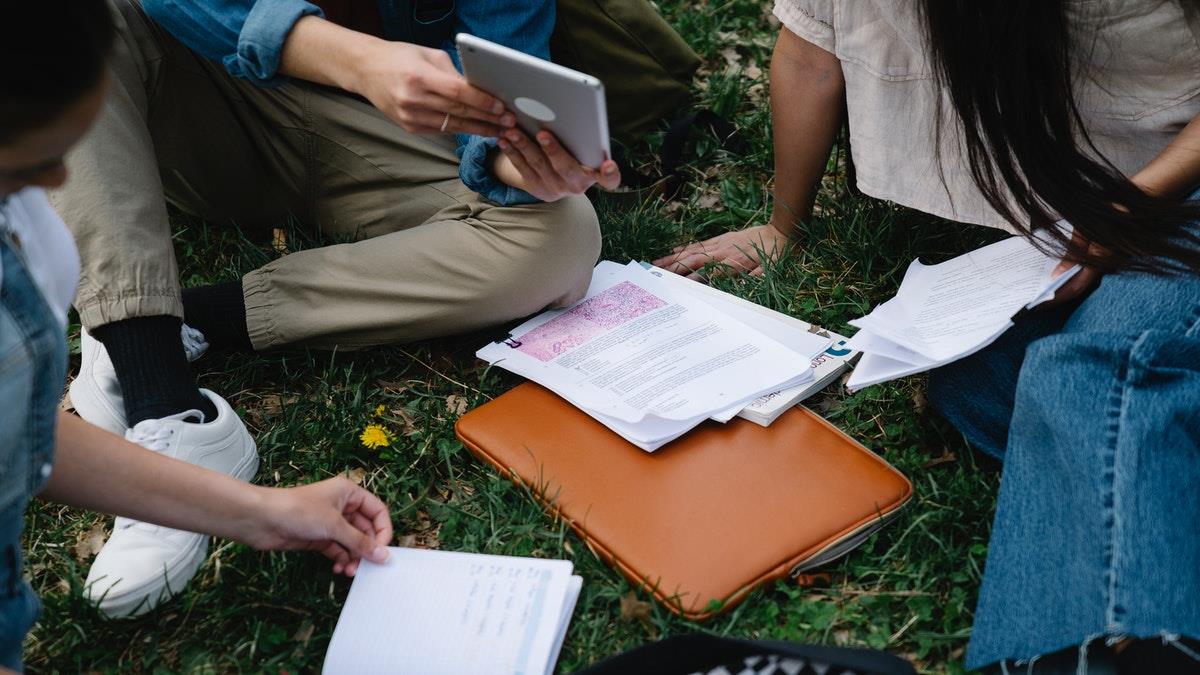 Las 4 Ventajas de Estudiar en Grupos Durante la Universidad